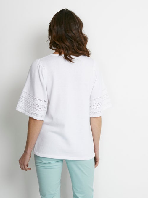 Gilet col rond maille ajourée et boules reliéfées - Kiabi