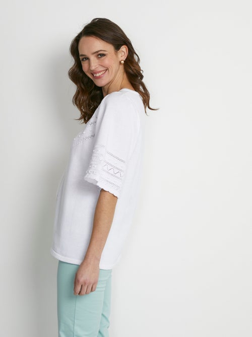 Gilet col rond maille ajourée et boules reliéfées - Kiabi