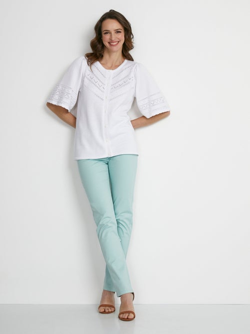 Gilet col rond maille ajourée et boules reliéfées - Kiabi