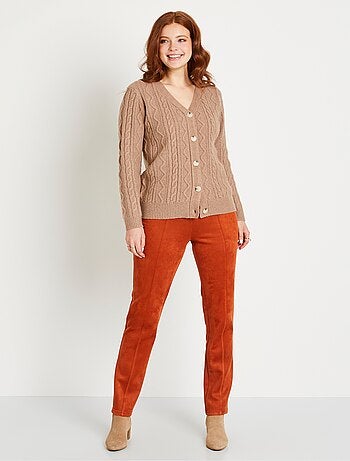 Gilet court boutonné col V maille torsades