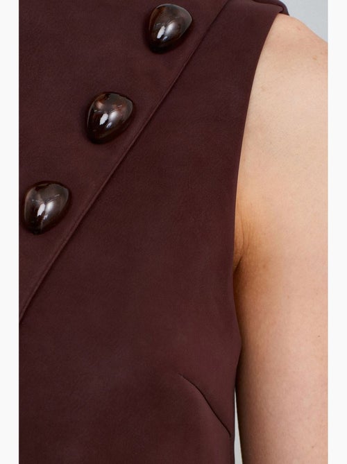 Gilet court en simili cuir à boutons dilvin - Kiabi Gilet court en simili cuir à boutons dilvin - Kiabi
