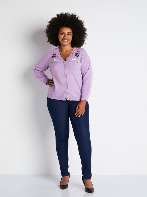 Gilet doux uni col V boutonné court brodé - Afibel - Kiabi
