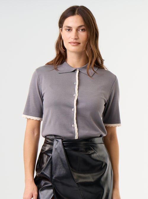 Gilet en maille à manches courtes avec dentelle - Kiabi Gilet en maille à manches courtes avec dentelle - Kiabi