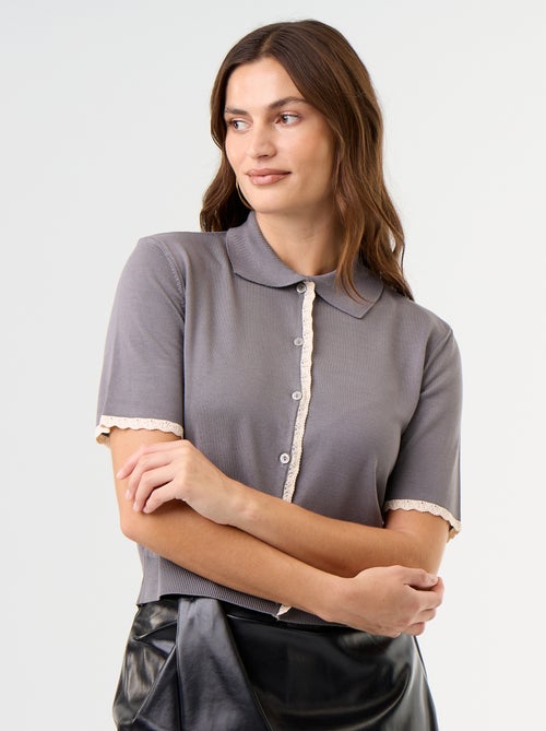 Gilet en maille à manches courtes avec dentelle - Kiabi Gilet en maille à manches courtes avec dentelle - Kiabi