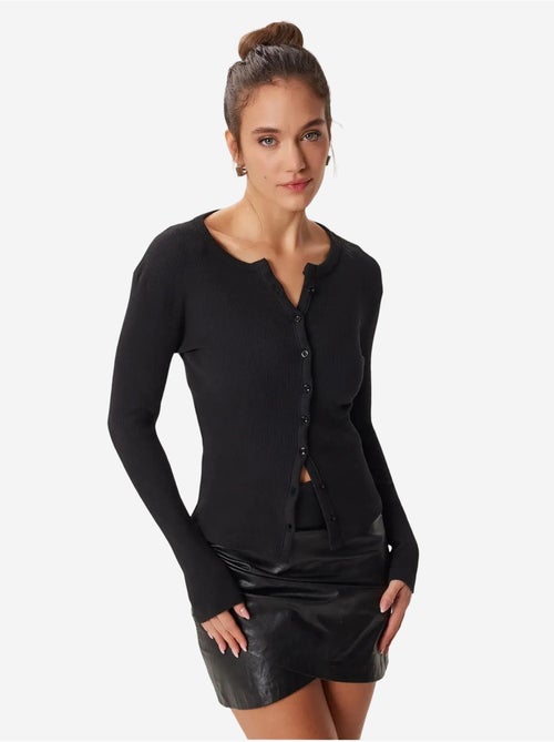 Gilet en maille côtelée coupe ajustée avec fermeture boutonnée istanbul - Kiabi Gilet en maille côtelée coupe ajustée avec fermeture boutonnée istanbul - Kiabi