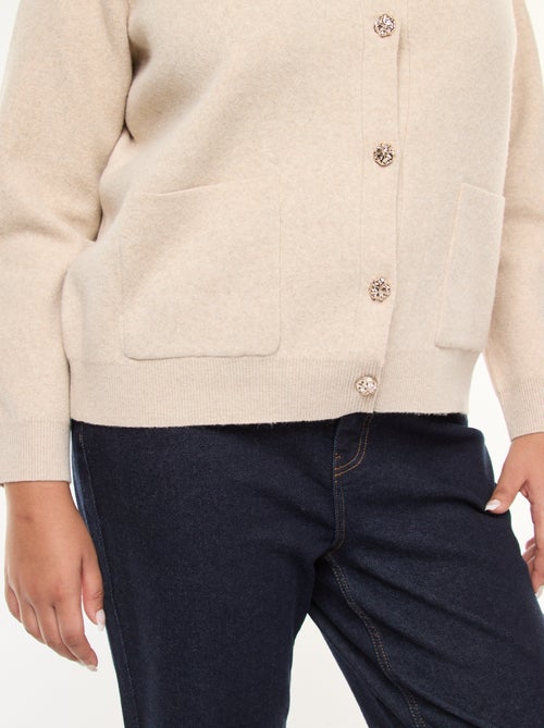 Gilet en maille épaisse avec boutons fantaisies - Kiabi