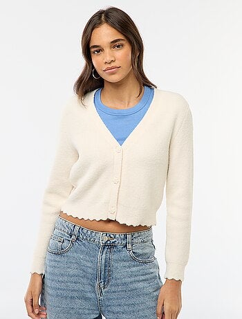 Gilet en maille grosse jauge avec boutons en forme de fleurs