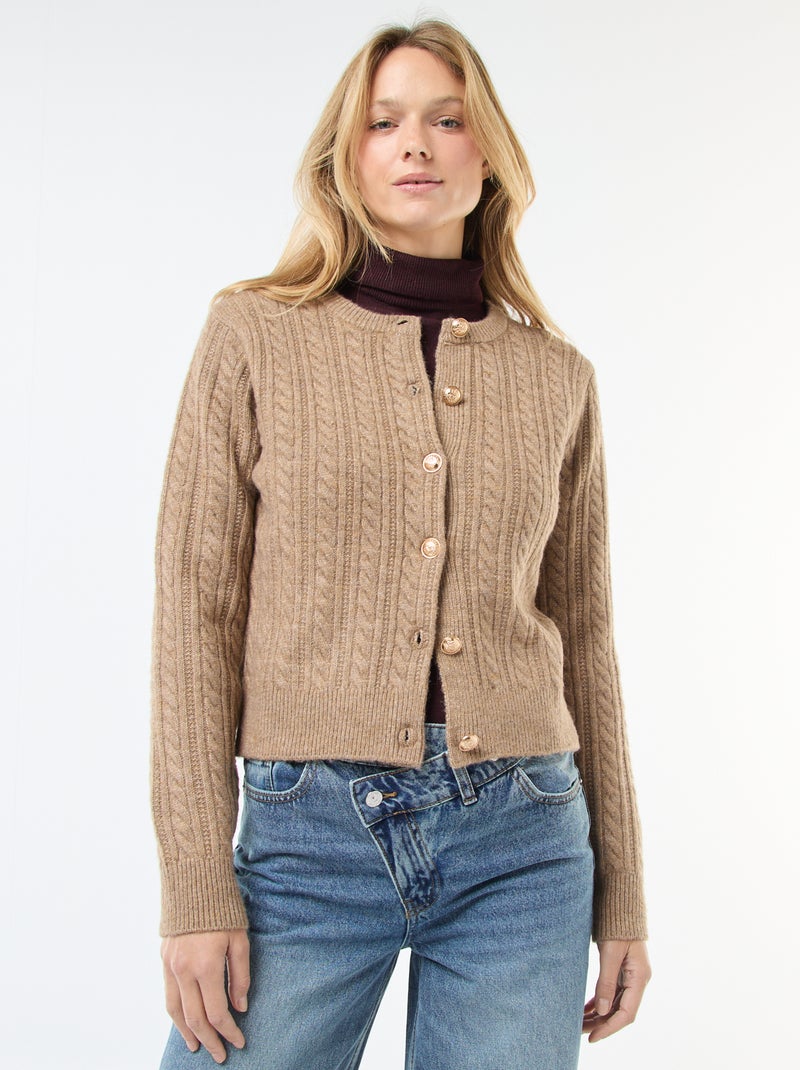 Gilet en maille torsade avec boutonnage doré Beige - Kiabi