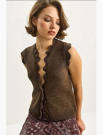 Gilet en tricot à col ras du cou et à volants lucci