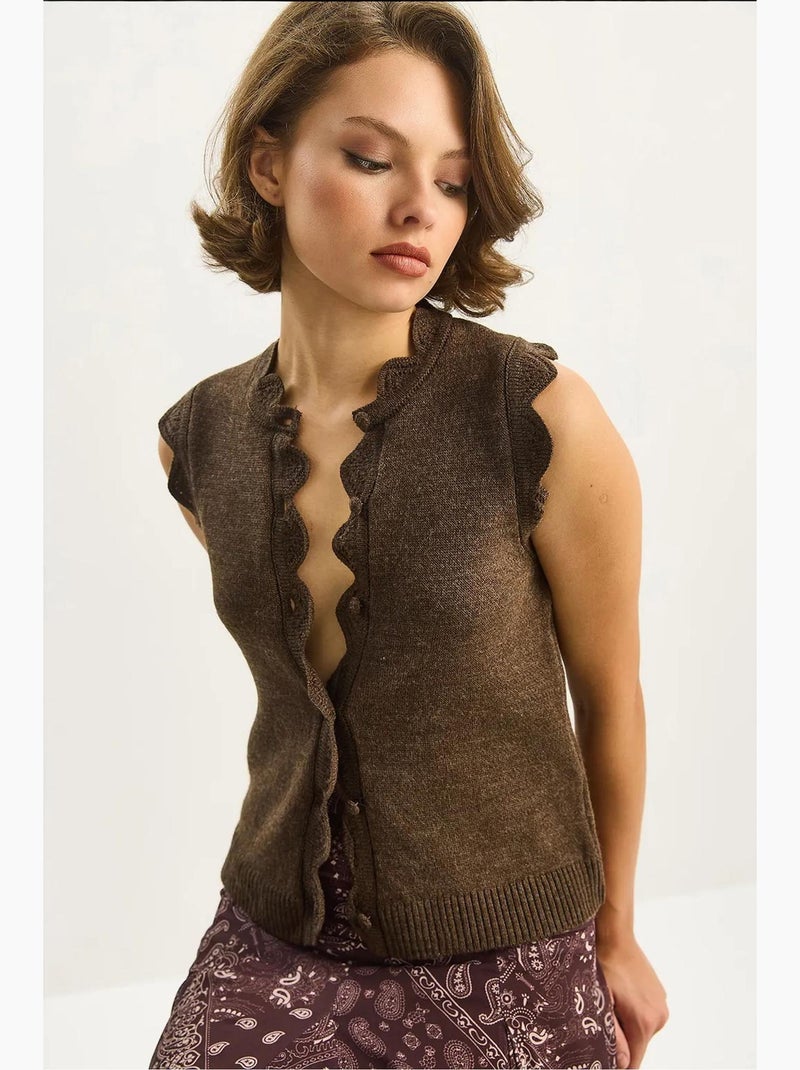 Gilet en tricot à col ras du cou et à volants lucci Marron foncé - Kiabi