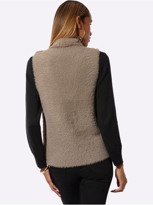 Gilet en tricot imitation fourrure douce - taille standard - helline - Kiabi Gilet en tricot imitation fourrure douce - taille standard - helline - Kiabi