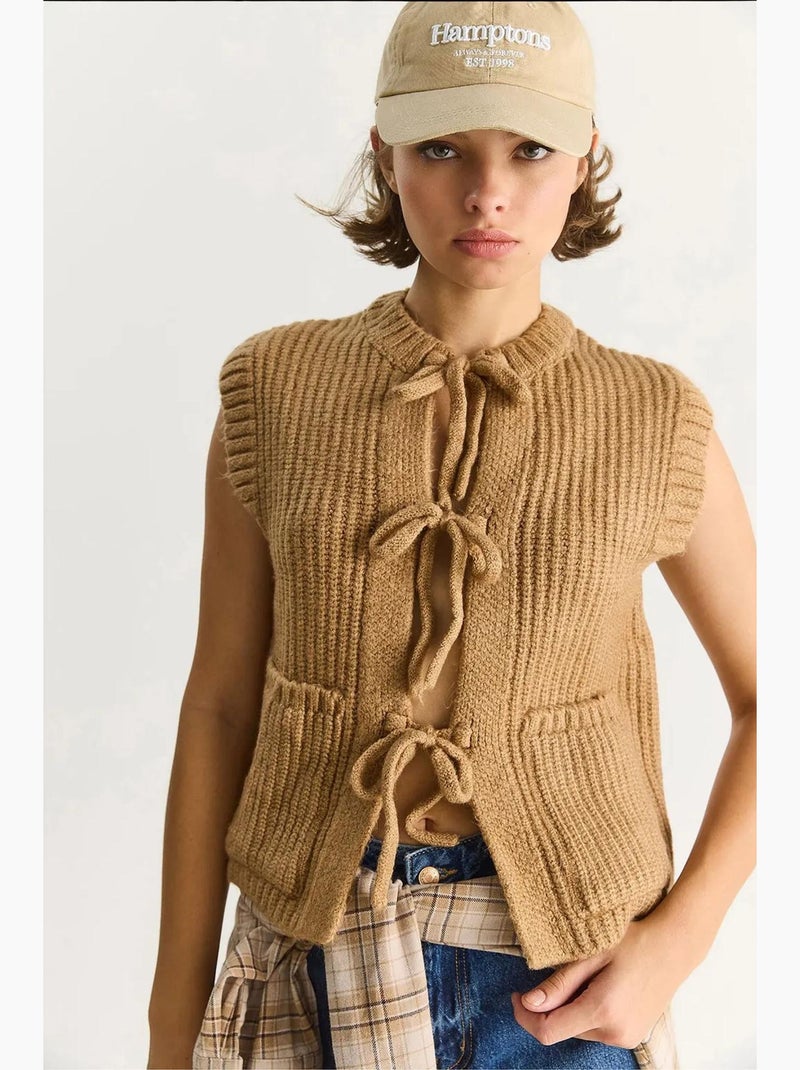 Gilet en tricot texturé avec fermeture à nouer lucci Camel - Kiabi
