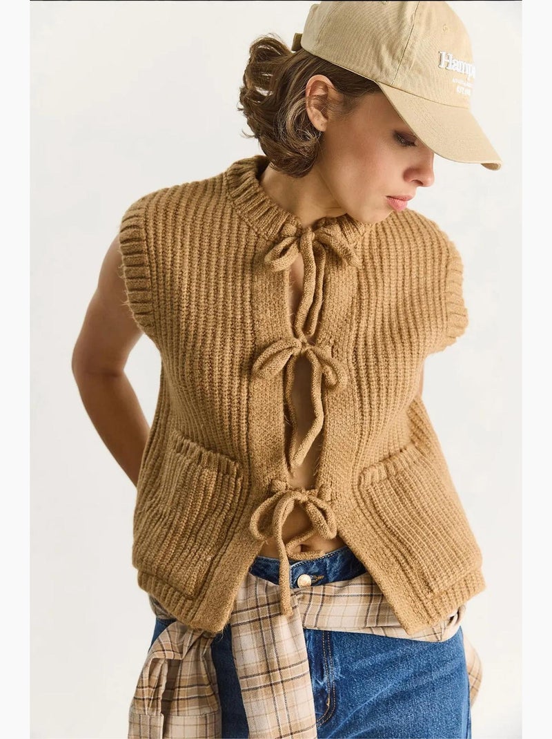 Gilet en tricot texturé avec fermeture à nouer lucci Camel - Kiabi