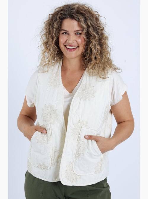 Gilet matelassé avec broderies florales PAPRIKA - Kiabi