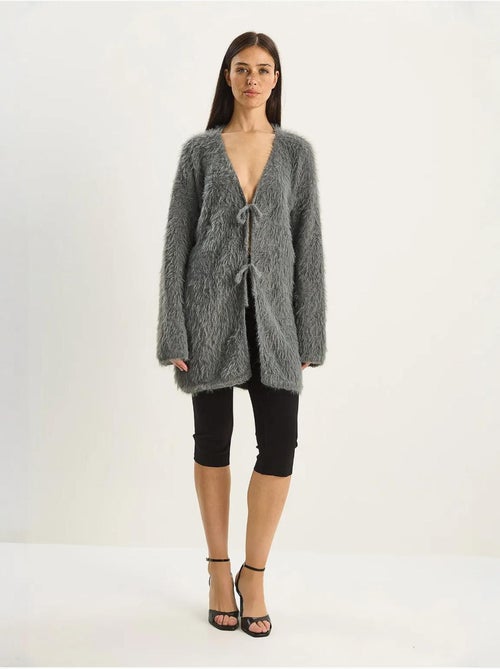 Gilet mi-long texturé à col en v et fermeture à nouer lucci - Kiabi Gilet mi-long texturé à col en v et fermeture à nouer lucci - Kiabi