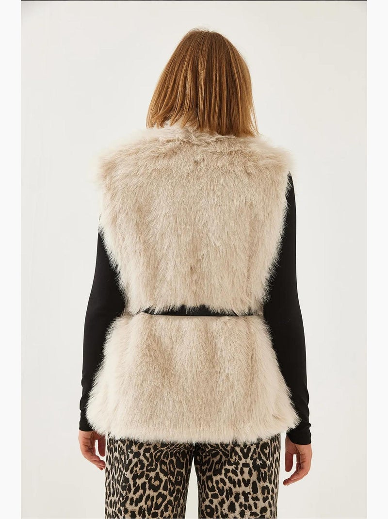 Gilet sans manches à col châle en fausse fourrure et boucle lucci Blanc cassé - Kiabi