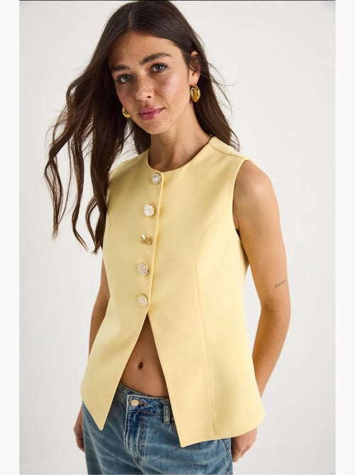 Gilet sans manches ajusté à boutons et col rond lucci - Kiabi Gilet sans manches ajusté à boutons et col rond lucci - Kiabi