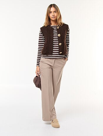 Gilet sans manches avec ouverture à larges boutons martelés