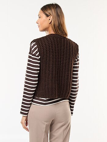 Gilet sans manches avec ouverture à larges boutons martelés