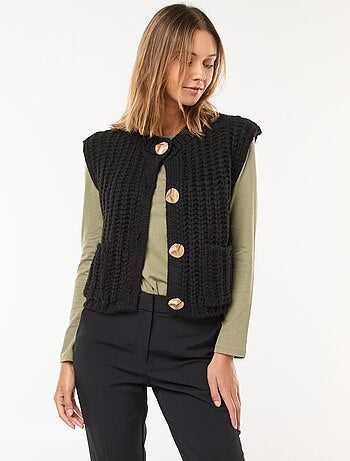 Gilet sans manches avec ouverture à larges boutons martelés