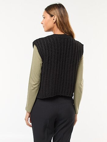 Gilet sans manches avec ouverture à larges boutons martelés