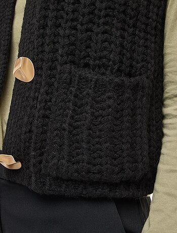 Gilet sans manches avec ouverture à larges boutons martelés