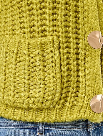 Gilet sans manches avec ouverture à larges boutons martelés