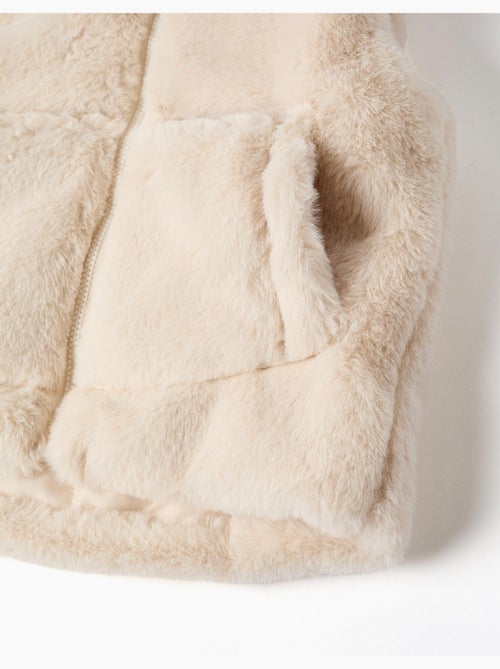 Gilet sans manches en peluche douce synthétique à capuche - Kiabi Gilet sans manches en peluche douce synthétique à capuche - Kiabi