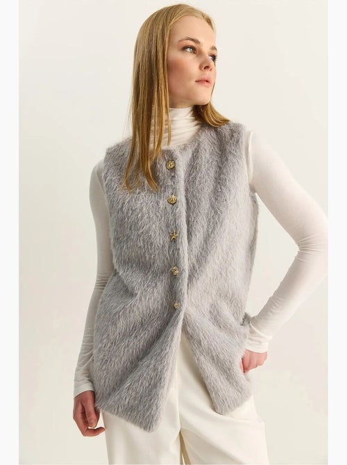 Gilet sans manches en peluche épaisse avec fermeture à boutons lucci - Kiabi Gilet sans manches en peluche épaisse avec fermeture à boutons lucci - Kiabi