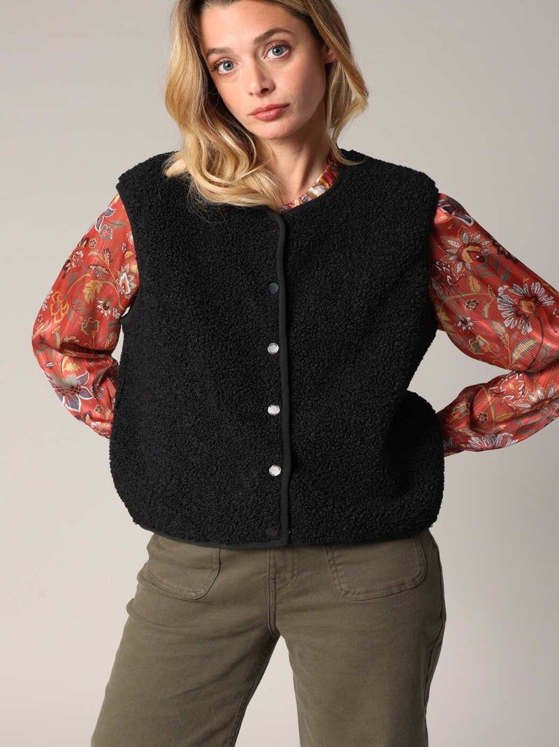Gilet sans manches en sherpa avec fermeture pressionnée
 'Deeluxe' Noir - Kiabi