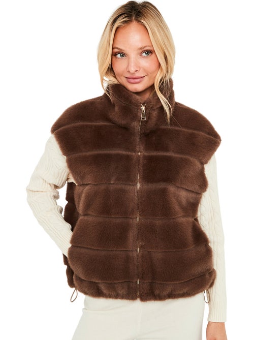 Gilet sans manches fausse fourrure pc2 - Kiabi Gilet sans manches fausse fourrure pc2 - Kiabi