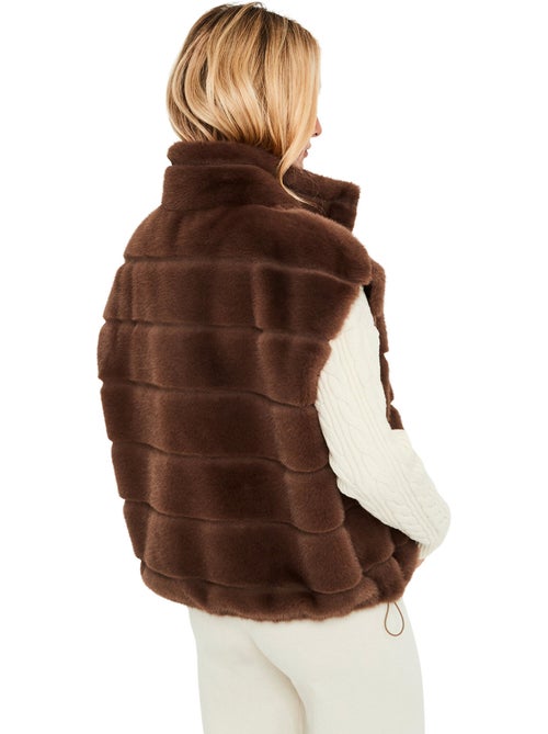 Gilet sans manches fausse fourrure pc2 - Kiabi Gilet sans manches fausse fourrure pc2 - Kiabi