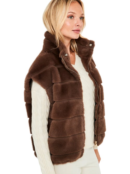 Gilet sans manches fausse fourrure pc2 - Kiabi Gilet sans manches fausse fourrure pc2 - Kiabi