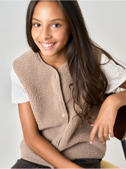 Gilet sans manches fille au toucher doux et texturé 'deeluxe' - Kiabi Gilet sans manches fille au toucher doux et texturé 'deeluxe' - Kiabi
