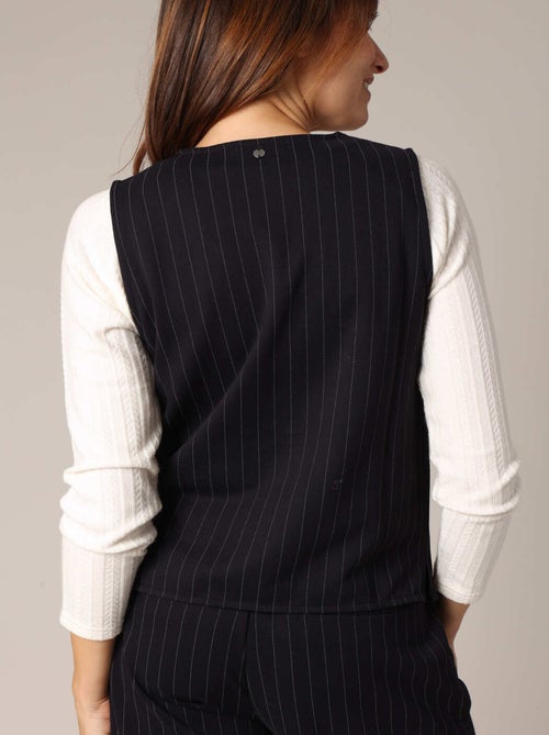 Gilet sans manches pour femme en tissu rayé, avec un style couture audacieux
 'Deeluxe' - Kiabi