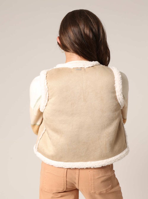 Gilet sans manches pour fille style sherpa, style folk
 'Deeluxe' - Kiabi