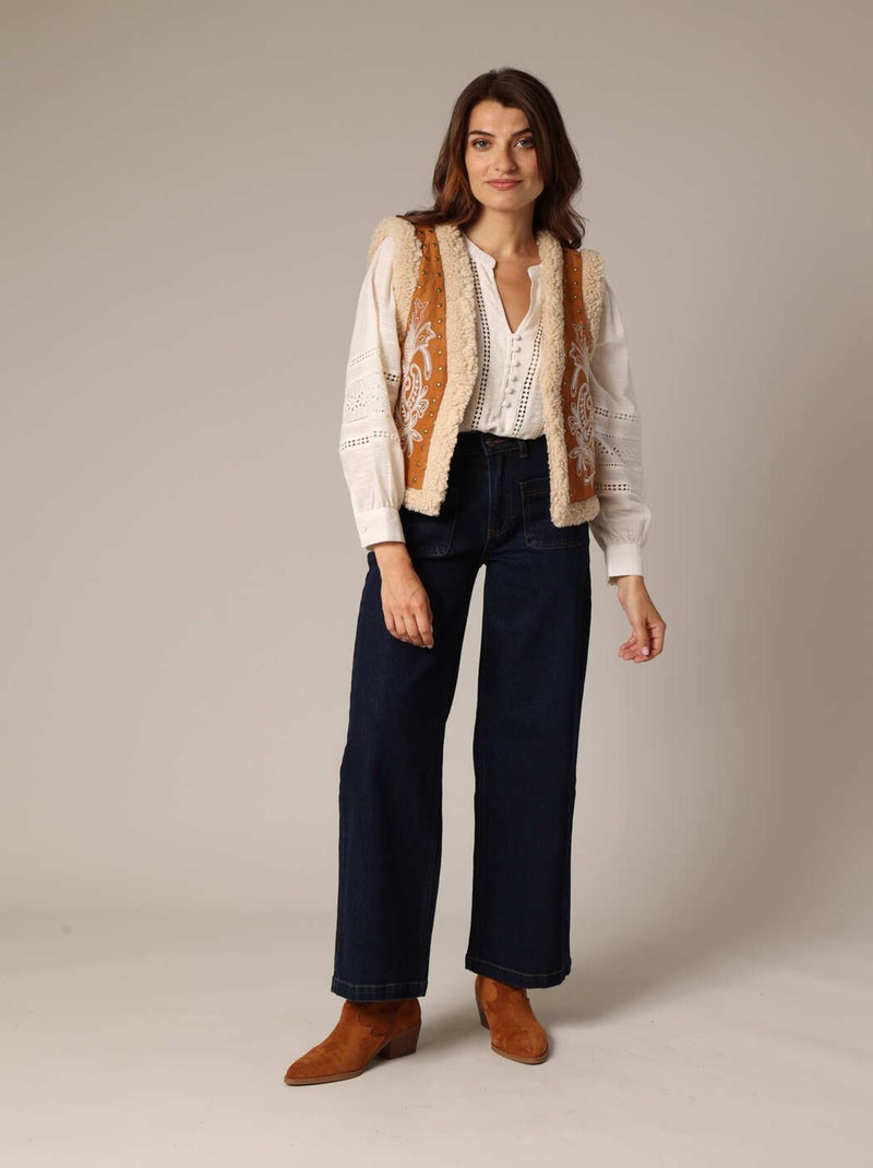 Gilet sans manches style daim, détails cloutés et broderie discrète 'Deeluxe' Marron cappuccino - Kiabi