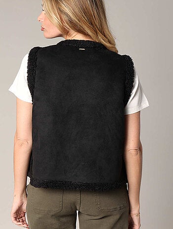 Gilet sans manches style sherpa avec une touche folk
'Deeluxe'