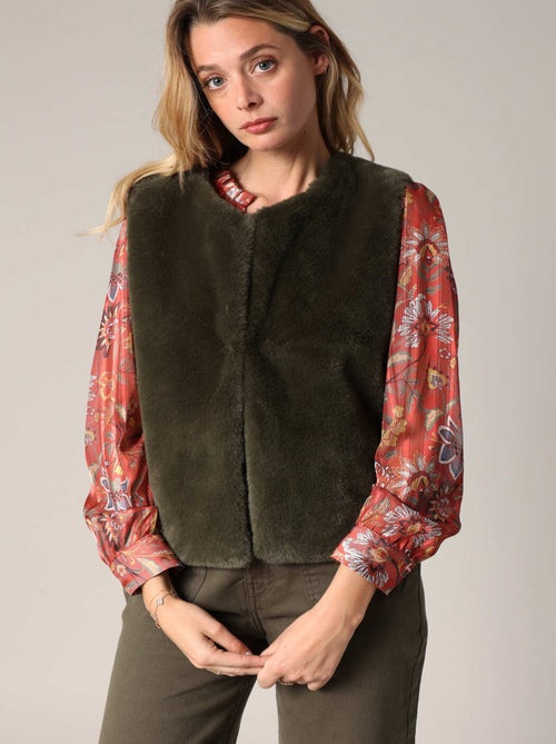 Gilet sans manches ultra doux imitation fourrure
 'Deeluxe' - Kiabi
