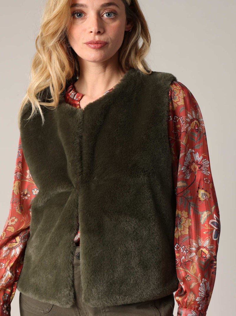 Gilet sans manches ultra doux imitation fourrure
 'Deeluxe' Kaki - Kiabi