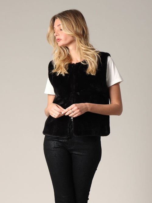 Gilet sans manches ultra doux imitation fourrure
 'Deeluxe' - Kiabi