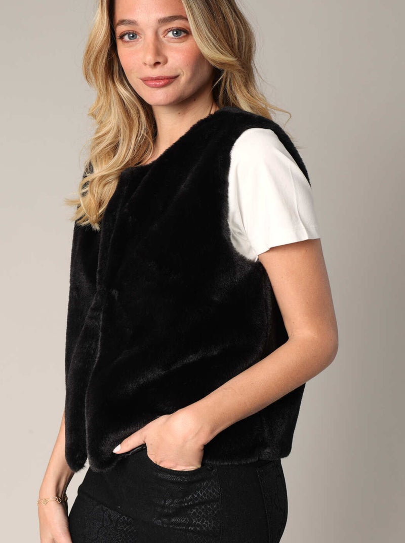 Gilet sans manches ultra doux imitation fourrure
 'Deeluxe' Noir - Kiabi