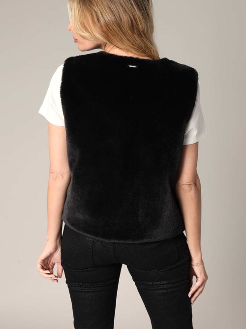 Gilet sans manches ultra doux imitation fourrure
 'Deeluxe' - Kiabi