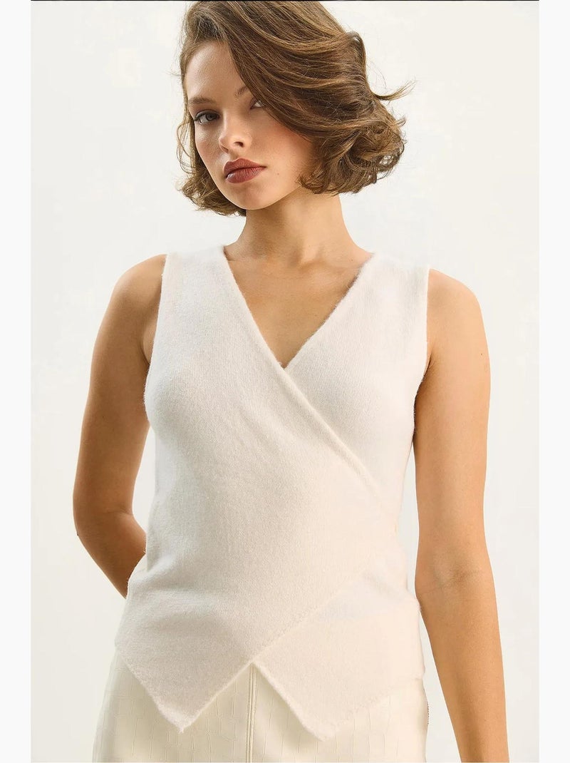 Gilet slim fit à col en v et fermeture à nouer lucci Crème - Kiabi