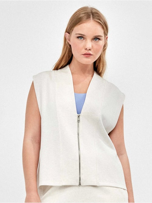 Gilet sportif double doux avec fermeture éclair frontale en couleur beige - Kiabi Gilet sportif double doux avec fermeture éclair frontale en couleur beige - Kiabi