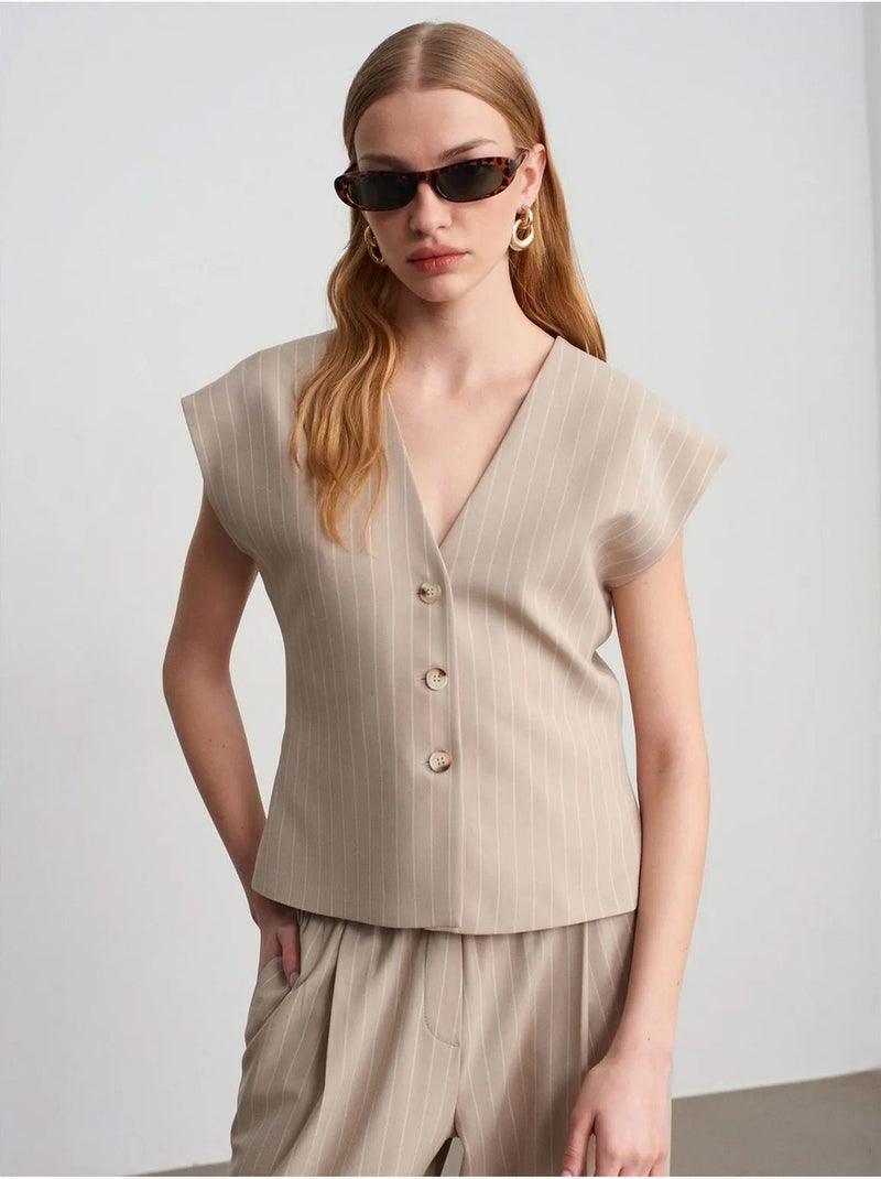 Gilet Tissé Rayé À Col V Beige - Kiabi