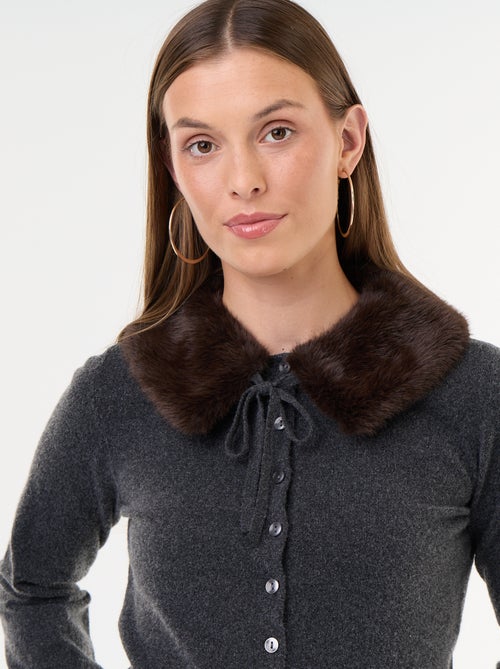 Gilet uni avec fausse fourrure au col - Kiabi Gilet uni avec fausse fourrure au col - Kiabi