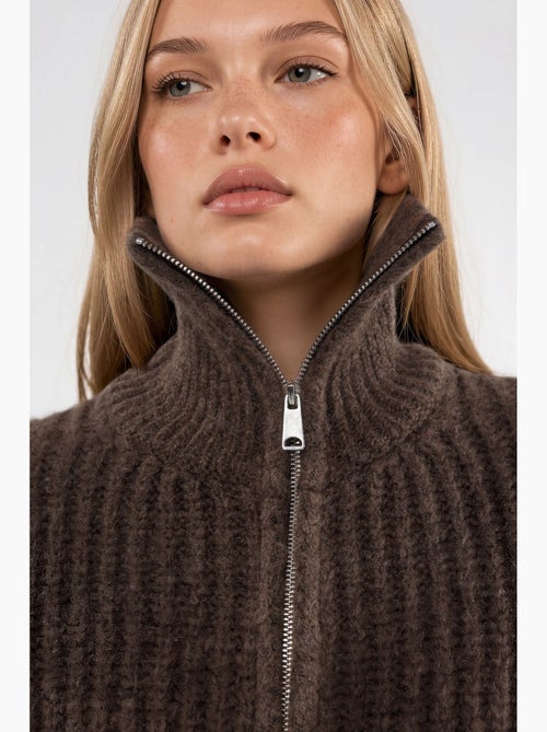 Gilet zippé à col roulé épais et texturé hiccup - Kiabi Gilet zippé à col roulé épais et texturé hiccup - Kiabi