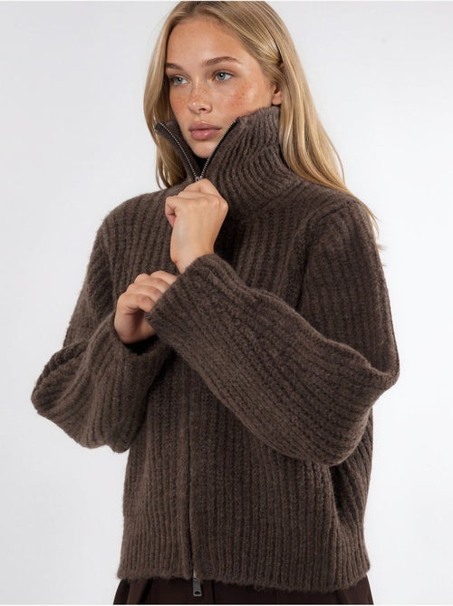 Gilet zippé à col roulé épais et texturé - Kiabi Gilet zippé à col roulé épais et texturé - Kiabi