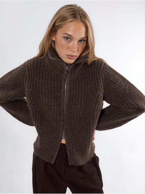 Gilet zippé à col roulé épais et texturé - Kiabi Gilet zippé à col roulé épais et texturé - Kiabi